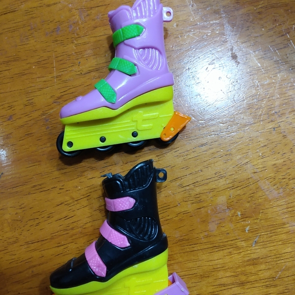 2 Vintage Tools Blazing Blades Candy Container Rollerblades - Picture 1 of 8